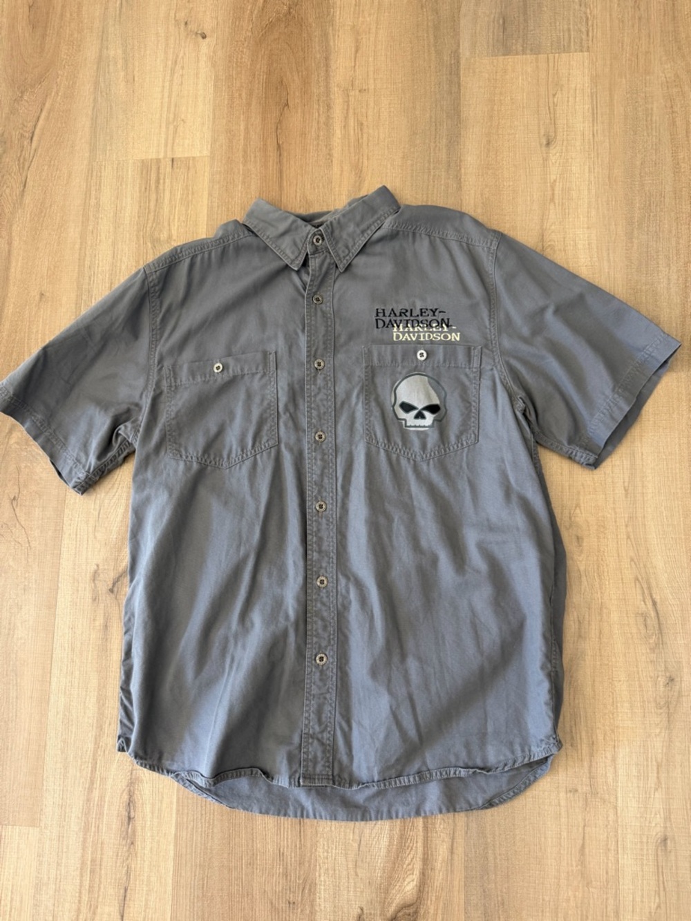 Harley-Davidson Men's Short Sleeve Button-Down Shirt in Gray with Skull Patch